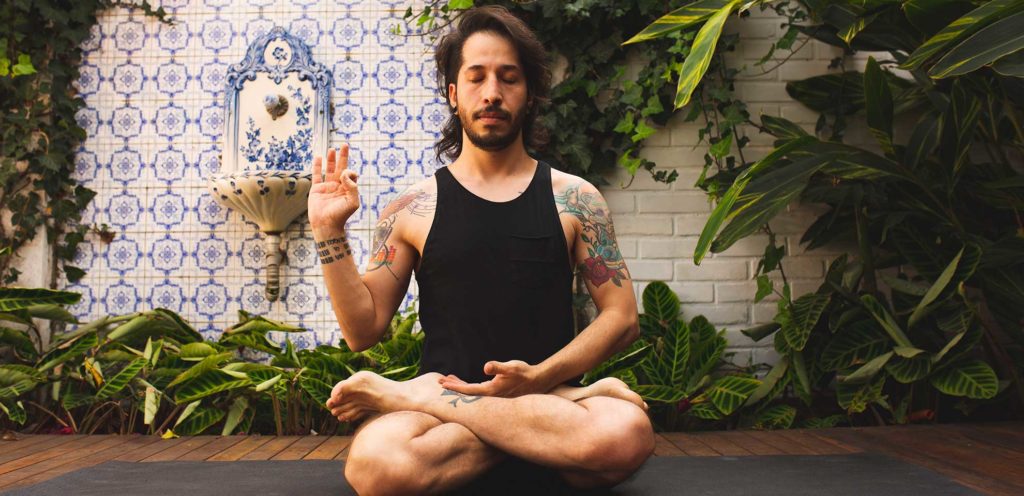 Autoconhecimento através do yoga e da meditação